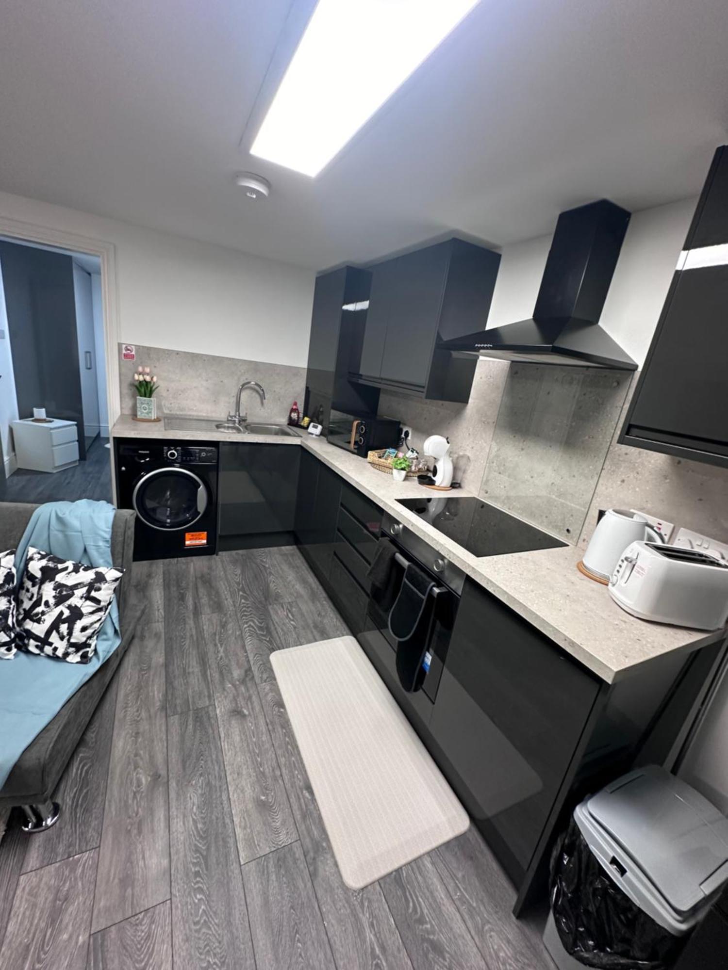 Stunning 2-Flat In Leicester! Exterior photo